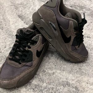 Nike Air Max ‘90 in Brown and Black